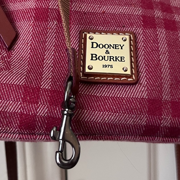 Red crossbody with Brown straps and zippers with 2 main components Good bag - Picture 2 of 8